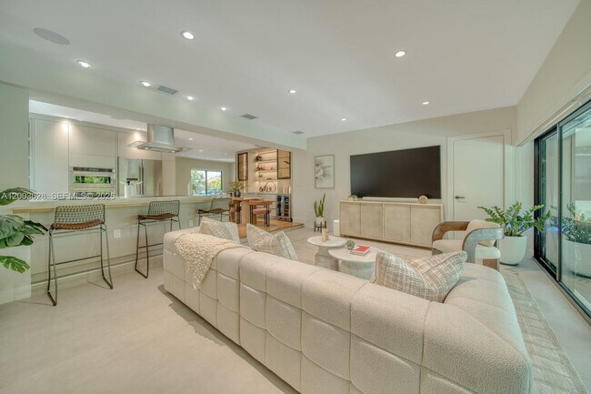 Building Photo - 1940 SW 32nd Pl