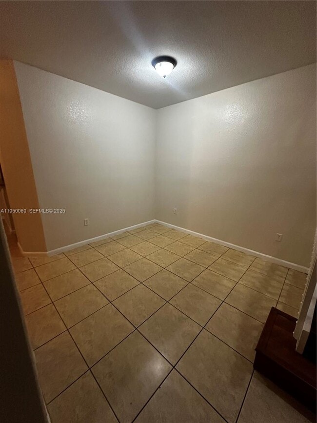 Building Photo - 2818 SE 15th Rd