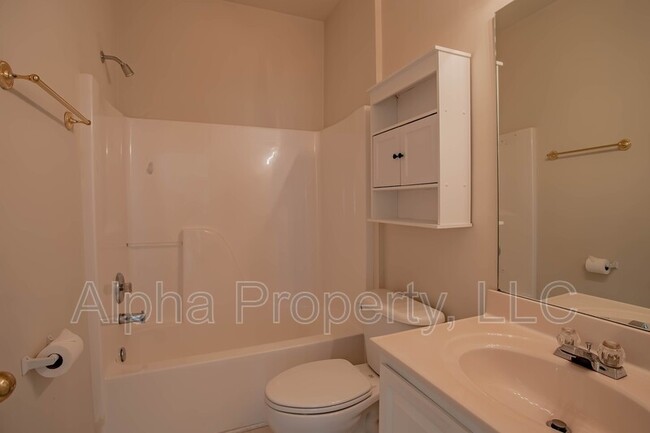 Building Photo - 111 Shairpin Ln