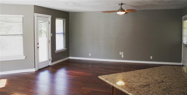 Building Photo - 309 Juniper Dr
