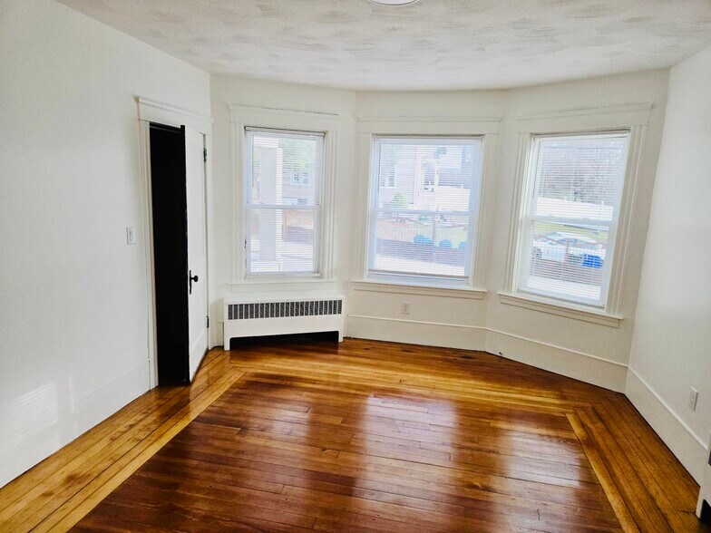 Building Photo - 19 Vale St