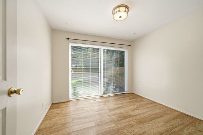 Building Photo - Updated Single-Level Home with Modern Kitchen, Natural Light & Parking