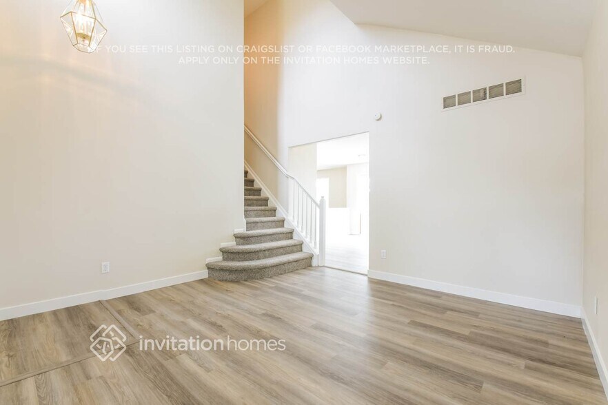 Building Photo - 15130 E 116th Dr