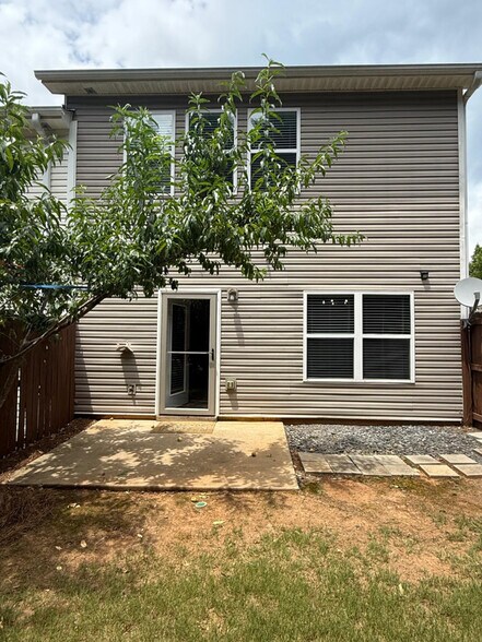Building Photo - 518 Oakside Pl