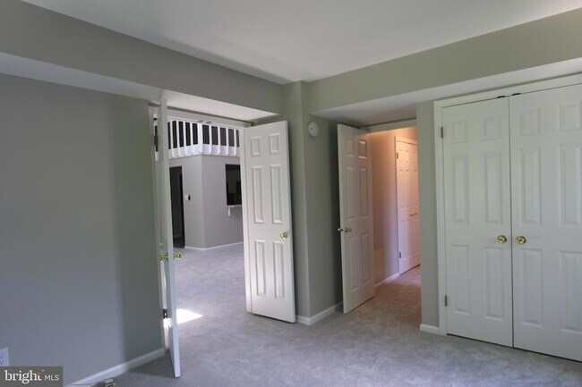 Building Photo - 1709 Mountainview Dr