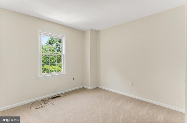 Building Photo - 7462 Towchester Ct