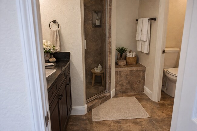 Building Photo - Gorgeous first floor 2/2 condo x Rent @  Winter Park in front of Full Sail!