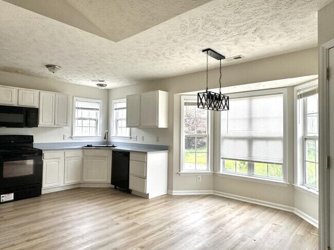 Building Photo - 2517 Forest Lodge Dr