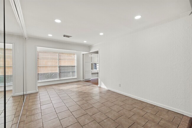 Building Photo - 8818 Edgemoor Dr