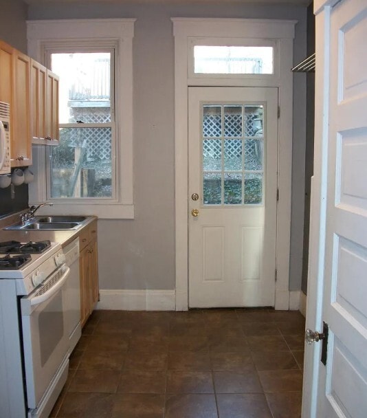 Building Photo - 3148 Linwood Ave