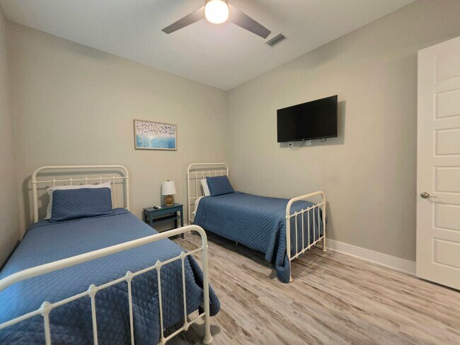 Building Photo - 8088 Carmel Cir