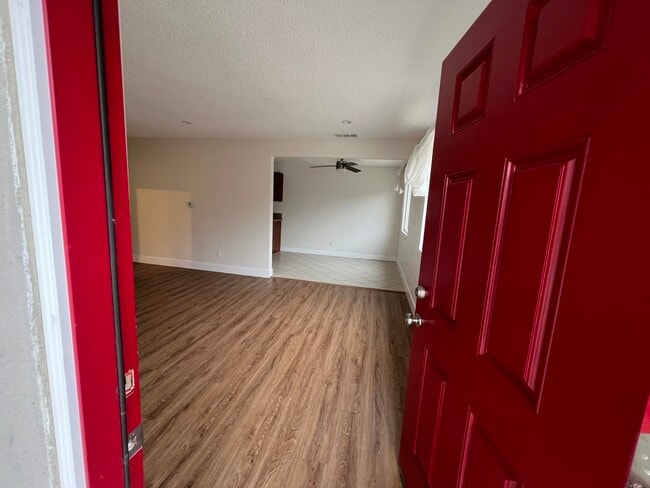 Primary Photo - 4325 W 135th St