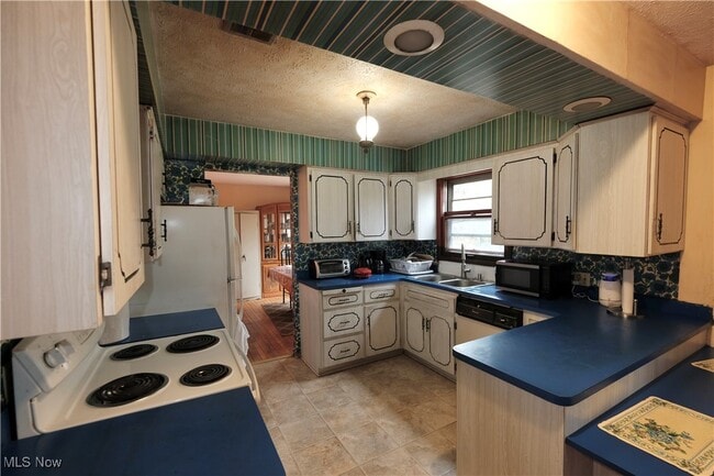 Building Photo - 22560 Libby Rd