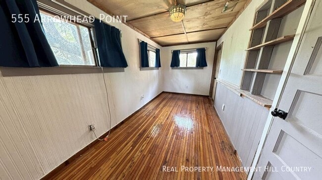 Building Photo - 555 Arrowhead Pt