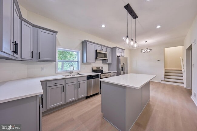 Building Photo - 2924 Gracefield Rd