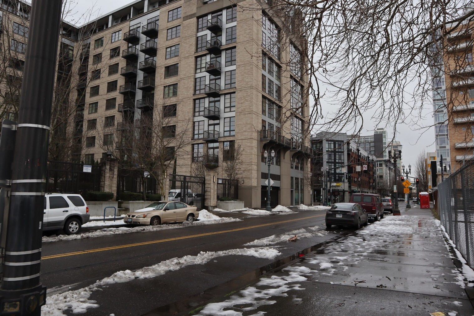 Building Photo - 900 NW Lovejoy St