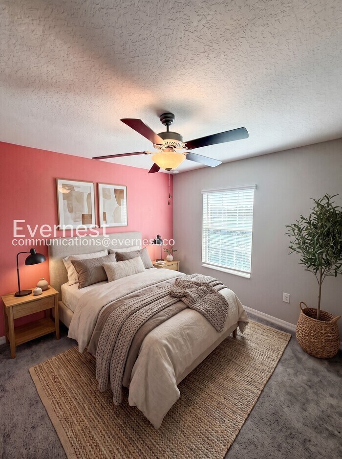 Building Photo - 946 Royal Empress Dr