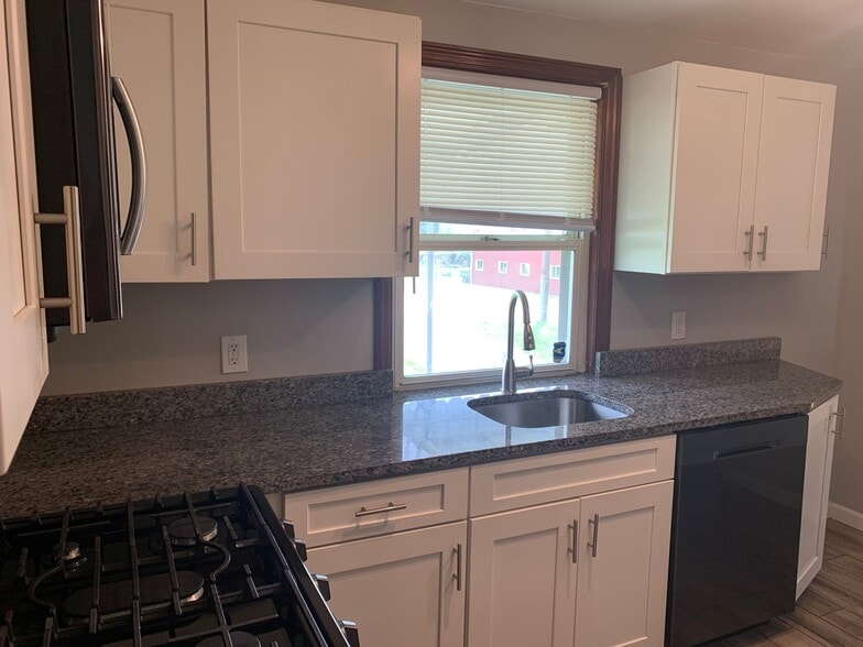 Building Photo - 5 Helen St