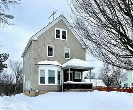 Building Photo - 175 Russell Ave