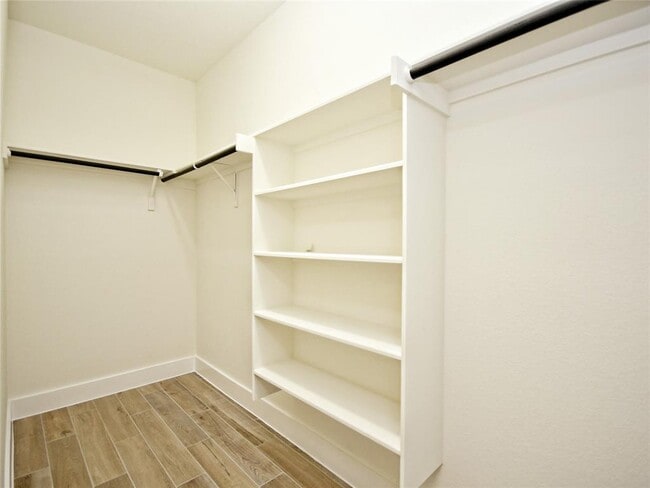 Building Photo - 406 Parkline Dr