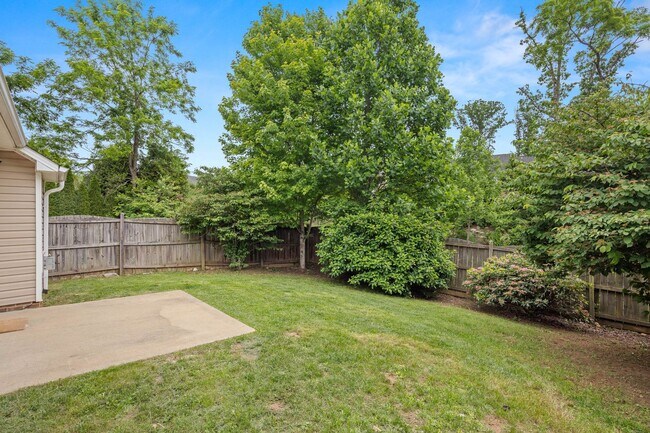 Building Photo - Spacious House in Hadley Park