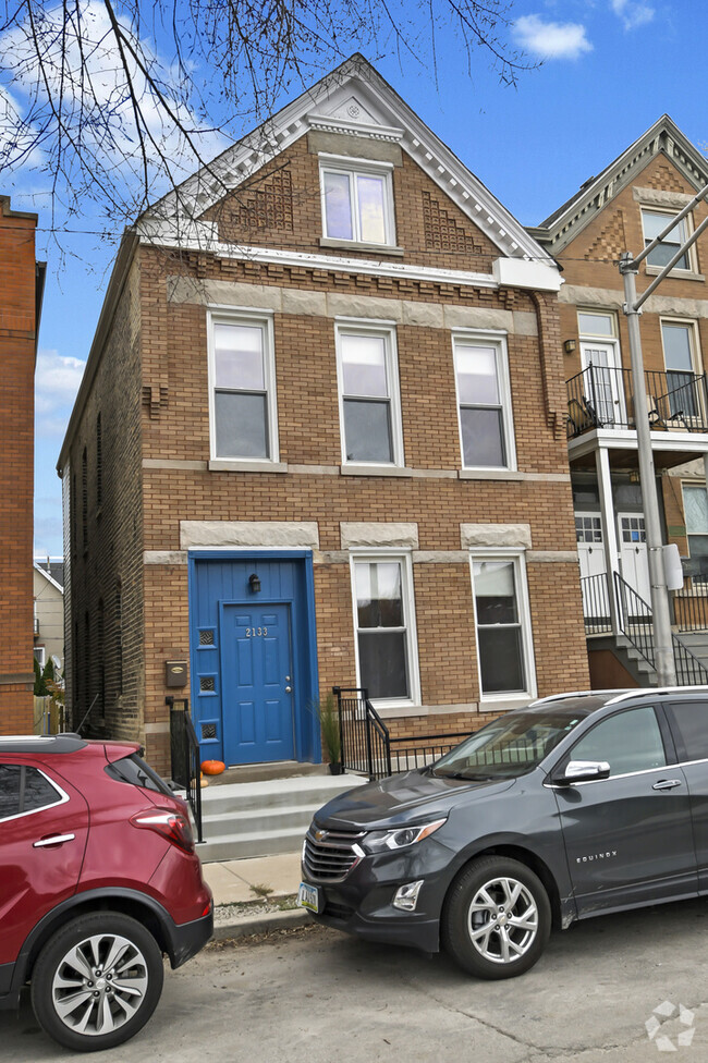 Building Photo - 2133 N Oakley Ave