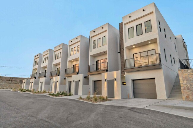 Building Photo - 1519 Golden Hill Terrace