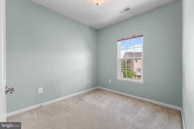 Building Photo - 3218 Vogel Rd