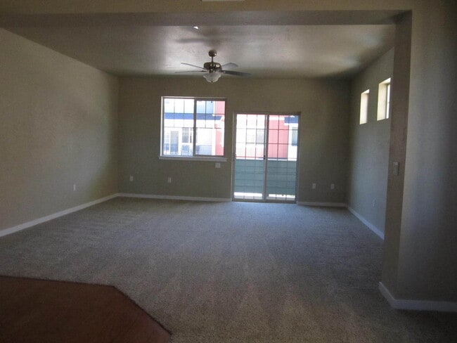 Building Photo - Charming 3 Story Town Home for Rent
