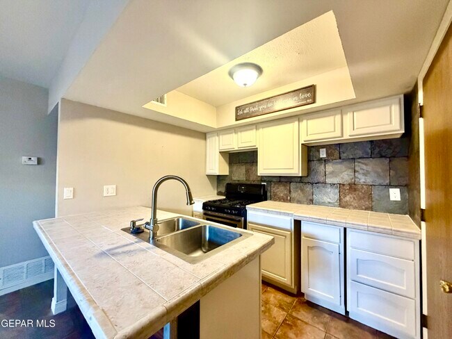 Building Photo - 11105 La Quinta Pl