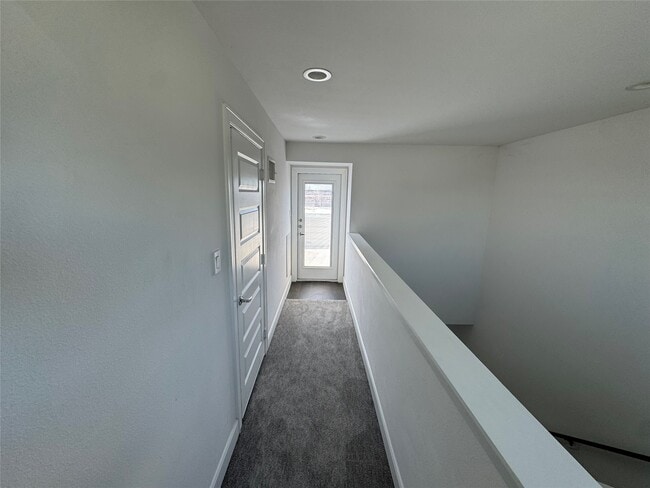 Building Photo - 304 Jensen Dr