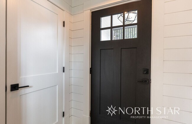Building Photo - Coming Soon!  Remodeled Sellwood Bungalow
