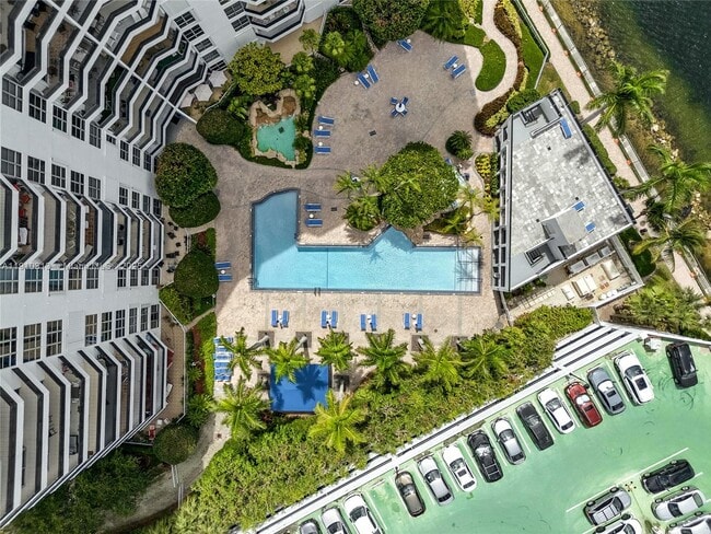 Building Photo - 3600 Mystic Pointe Dr