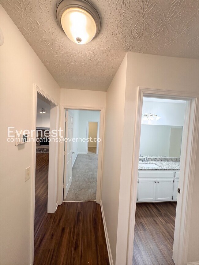 Building Photo - Spacious  Home with Deck, Patio, and Garage! / 3 Bed, 2 Bath / Available now!