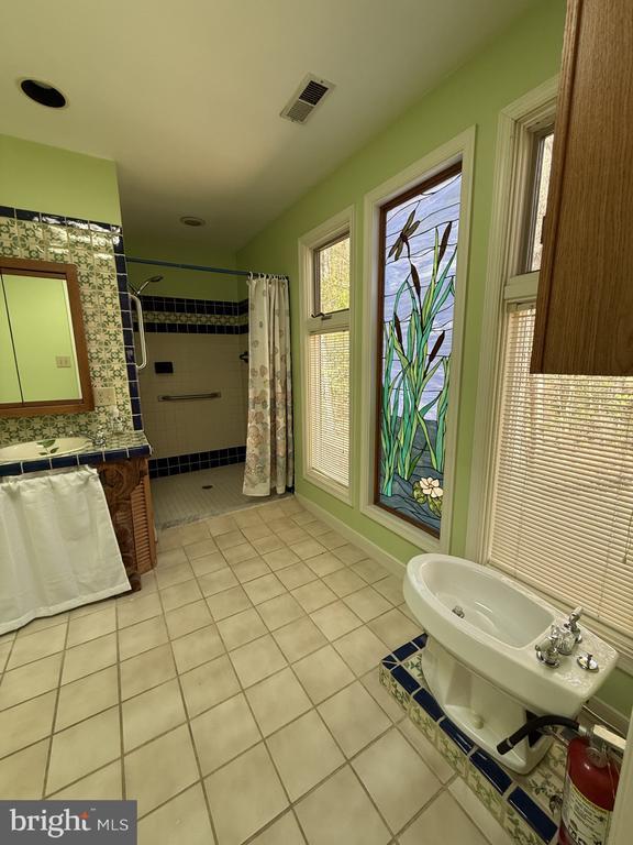 Building Photo - 130 Spring Wood Dr