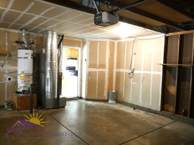 Building Photo - Bright 3 Bed 2 Bath 1,477 Sq. Ft. Sacramen...