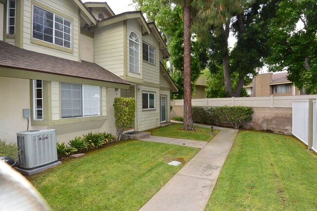 Building Photo - 2 Story Townhome Style 2 bedroom 2 bath