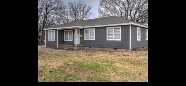 Building Photo - 925 E Thompson Ave