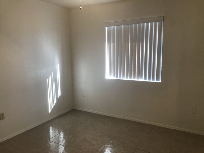 Building Photo - T3561