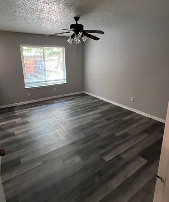 Building Photo - 3013 Clover Ln