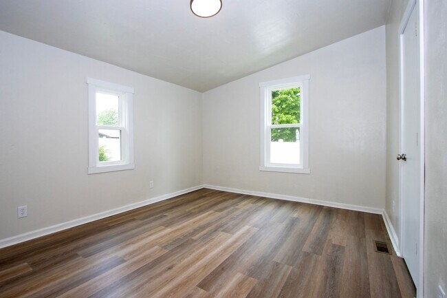 Building Photo - One Bedroom Duplex
