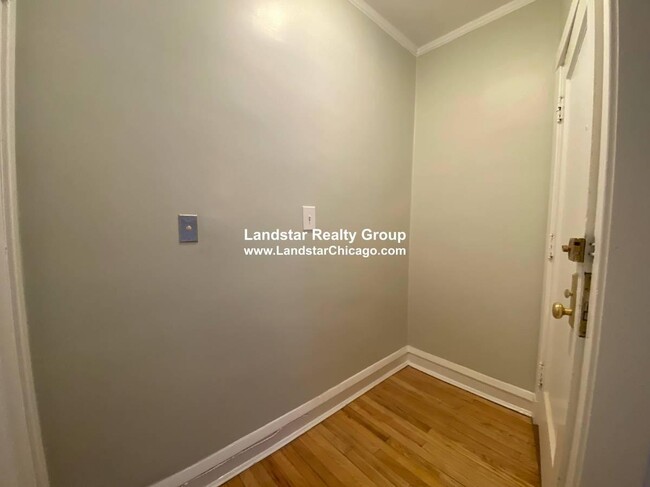 Building Photo - 1 bedroom in Chicago IL 60626