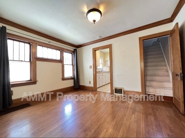 Building Photo - 421 19th St NE