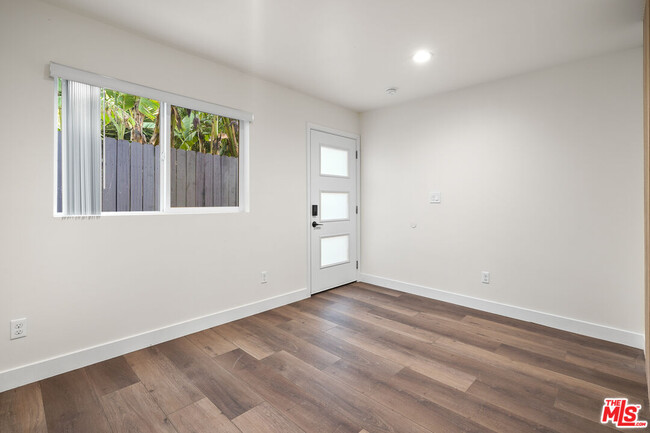 Building Photo - 2527 Hauser Blvd