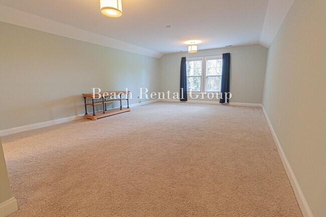 Building Photo - 2402 Via Palma Dr
