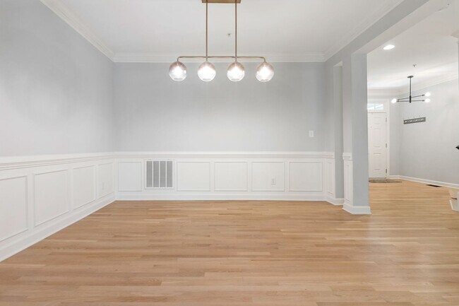 Building Photo - Gorgeous Lake Hogan Farms townhome available NOW!