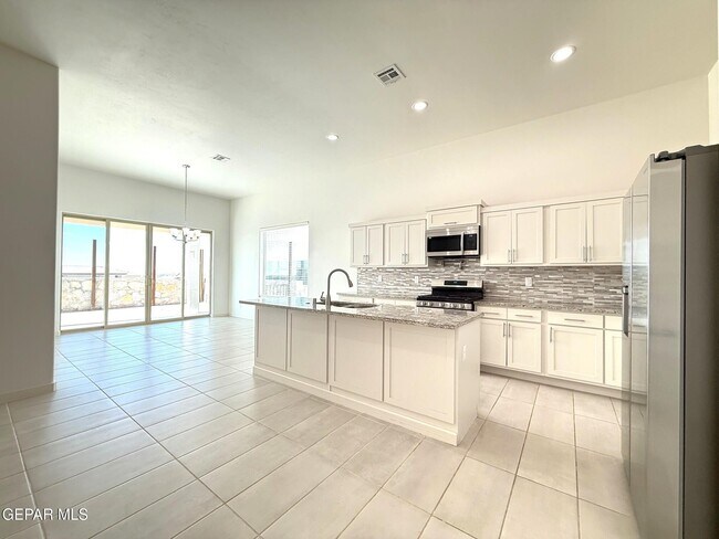 Building Photo - 7792 Enchanted Pk Dr