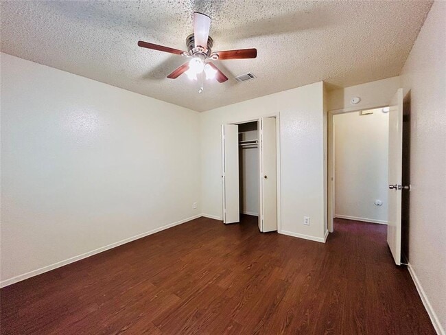 Building Photo - 8802 Pineridge Dr