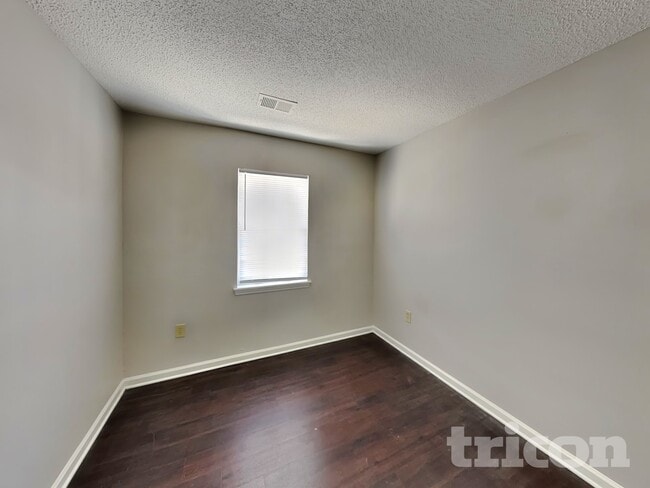 Building Photo - 11622 Calgary Dr