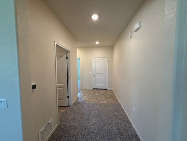 Building Photo - Single story home in with large backyard!